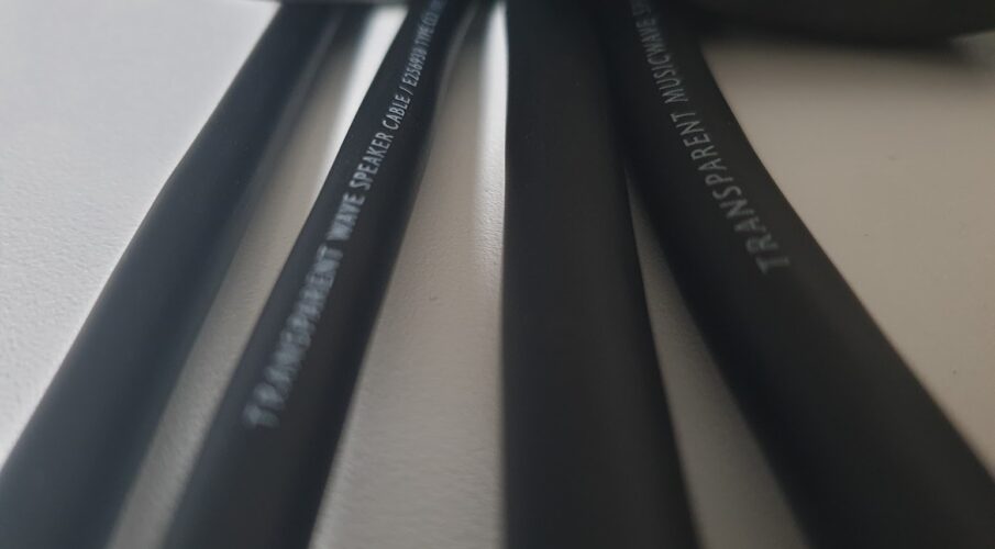 A zene hullámai Transparent kábeleken